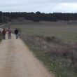 SS 2012 52 Los últimos marchistas. Al fondo la fábrica.