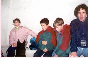 SS 1994 Niños y Rafa en la ermita.