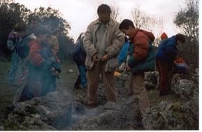 SS 1995 6 Apagando la hoguera (con exhibicionismo de género incluido).