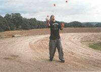 SS 2006 25 Más malabares.