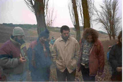 SS 1996 12 La comida: mirando la hoguera.