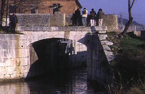 1989 4 Puente sobre el canal: Diego, Luís, Montse y Tere.