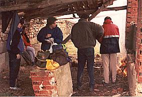 SS 1990 6 Comiendo y mirando la lluvia.