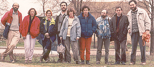 SS 1990 1 Foto de grupo aprovechando el ratito que escampó. De aquí están sacados los participantes.