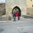 SS 2013 62 Tertulia de jóvenes en la Puerta de la Muralla, en el puente sobre el Arroyo de Valdesanjuán.