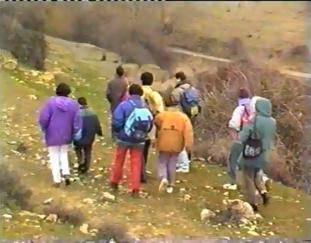 SS 1992 15 Caminando hacia la ermita