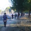 SS 2018 13 Marchando por el camino junto al arroyo de Cantalavacía.
