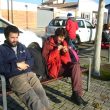 SS 2018 61 : Primos: Pedro y Manuel descansando en la plaza.