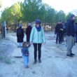SS 2019 14 En primer plano Sophie, Gwendo, Pedro, etc. ante el vallado de las reses.