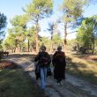 SS 2019 32 Javier y Johanna llevando a Sophie y Anaïs, de nuevo en camino.