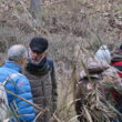 SS 2024 34 Charlando entre la vegetación.