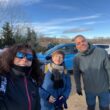 SS 2025 03 Selfi de Clara, con Marimar y Jesús. Han dejado el coche en el aparcamiento del Área de los lavaderos.